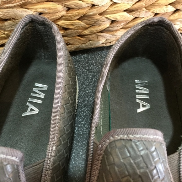 MIA Gray Woven Slip-On Flats - Picture 5 of 16